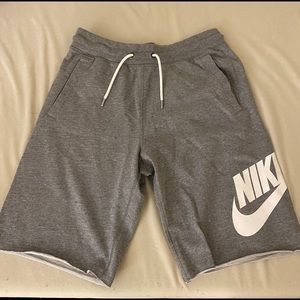 Nike Loose Fit Grey Shorts (Size S Men’s)